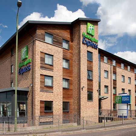 Holiday Inn Express Hemel Hempstead, An Ihg Hotel Exterior foto